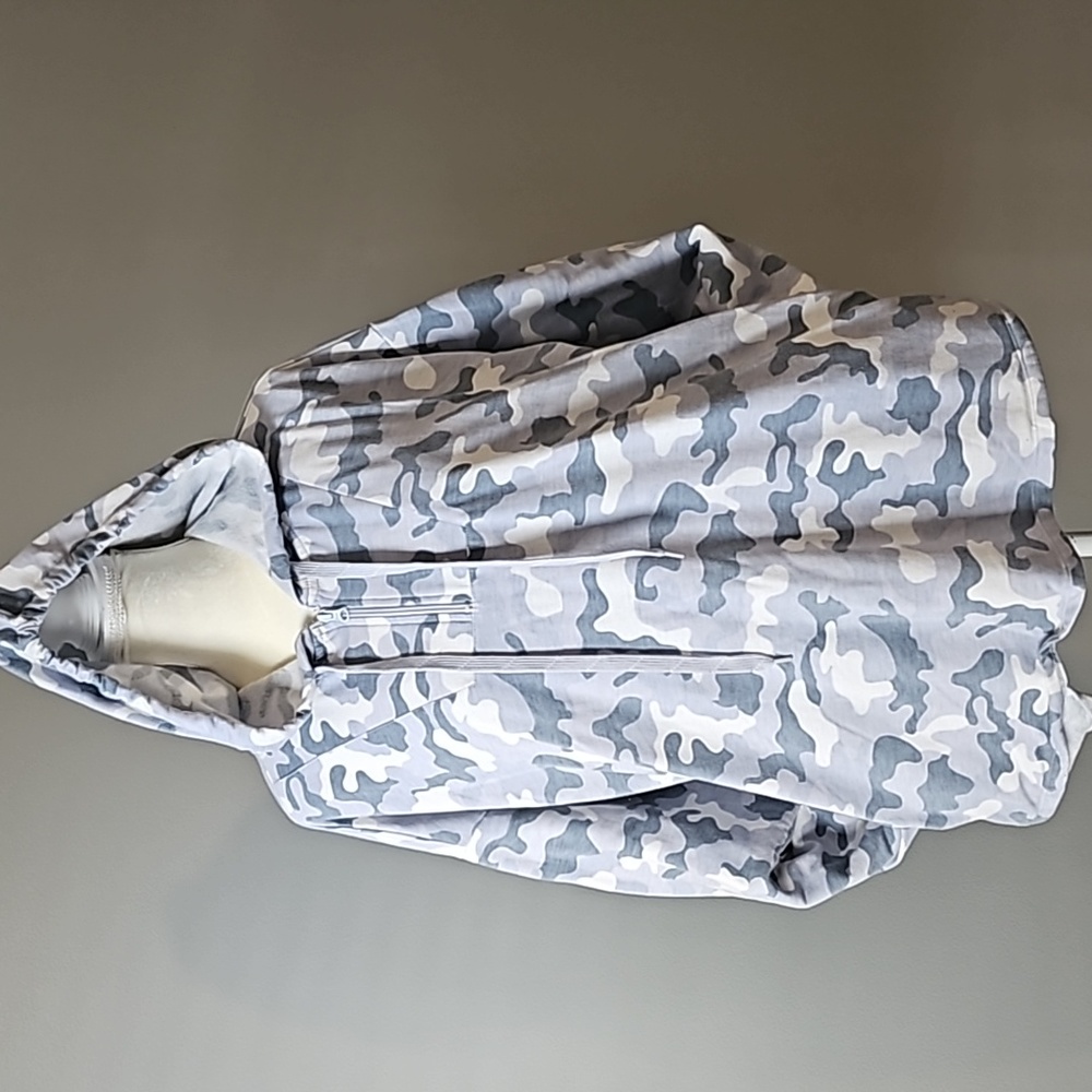 Euc zeros brand hoodie (D31)